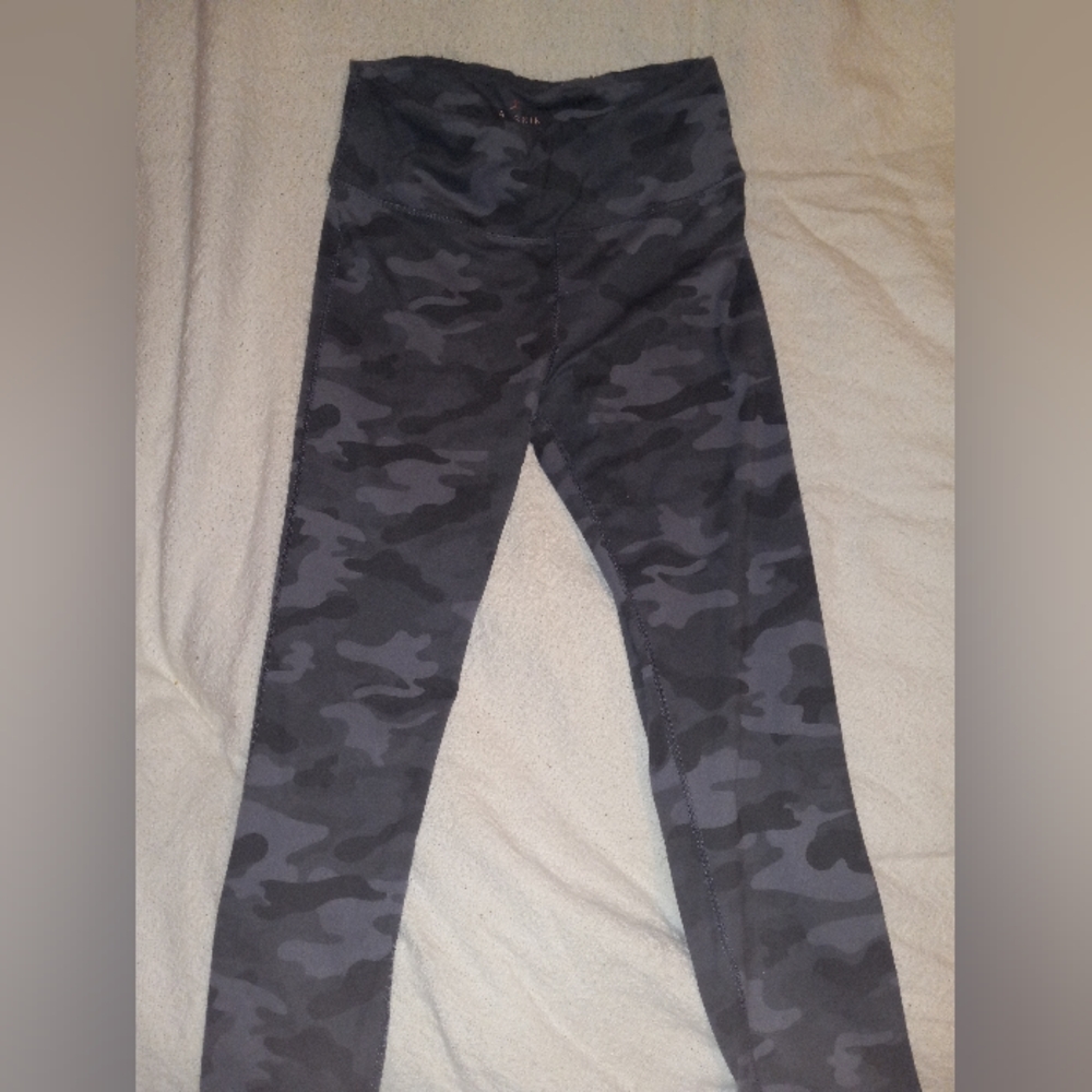 Grey camo leggings